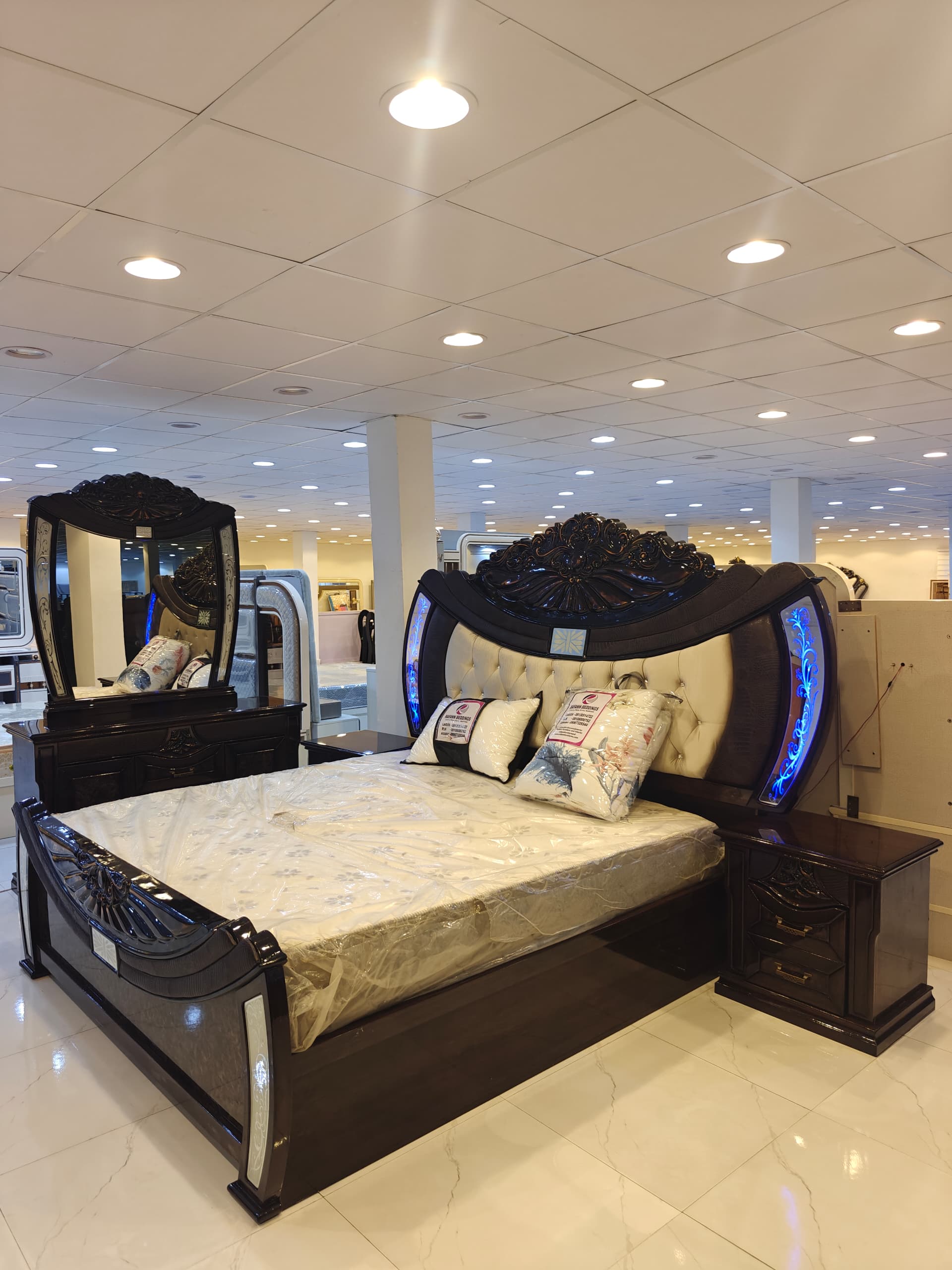 luxe bed Sterling RAF247 - Image 1